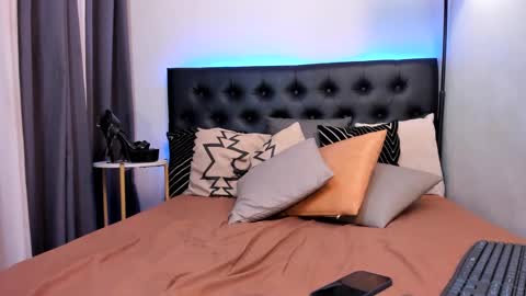 katetelmo  - Insta online show from March 2025 08:00:01 AM