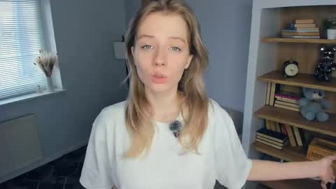 Snapshot of katemossse chatting on April 2026 09:40:01 AM my name is Kate online show from April 2026 09:40:01 AM