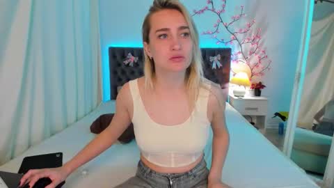 Snapshot of kateowyns chatting on April 2026 12:44:02 PM KateOwyns online show from April 2026 12:44:02 PM