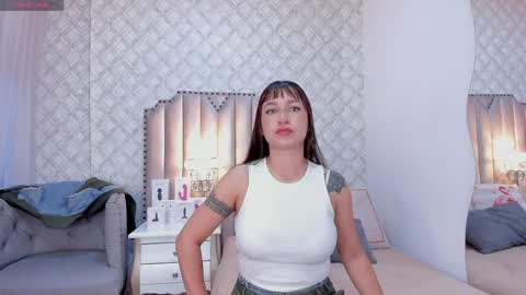 Snapshot of katherine_glow chatting on May 2026 10:55:02 AM KATHE online show from May 2026 10:55:02 AM