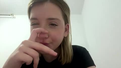 Snapshot of kathrinekiening chatting on May 2026 05:32:02 PM Jessie online show from May 2026 05:32:02 PM
