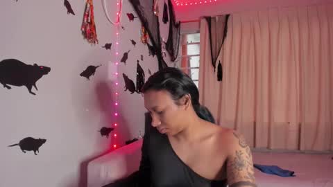 Katia online show from October 2025 03:51:01 PM