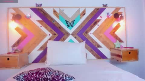 Katia online show from October 2025 07:47:02 PM