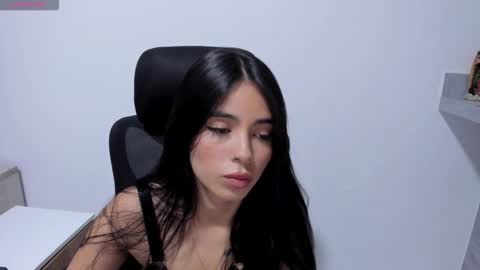 Snapshot of katialips_ chatting on January 2026 04:12:02 PM Katia online show from January 2026 04:12:02 PM