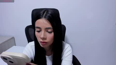 Snapshot of katialips_ chatting on January 2026 04:44:01 PM Katia online show from January 2026 04:44:01 PM