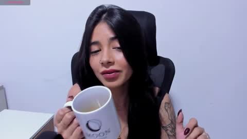 Snapshot of katialips_ chatting on January 2026 03:28:01 PM Katia online show from January 2026 03:28:01 PM