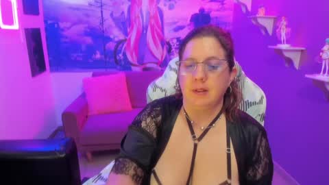 Snapshot of katiee_jones_ chatting on December 2024 03:55:01 PM Katherine online show from December 2024 03:55:01 PM