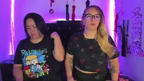 Snapshot of katieeandsharon chatting on June 2026 12:37:01 PM SHARON KATIEE online show from June 2026 12:37:01 PM
