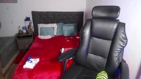 Snapshot of katik_11sexhot chatting on October 2025 01:39:02 AM Daniela  online show from October 2025 01:39:02 AM