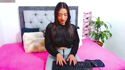 Snapshot of katikloving chatting on November 2025 01:28:02 PM Follow Instagram katikloving online show from November 2025 01:28:02 PM