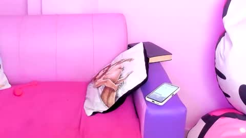 Snapshot of katiuska_doll_squirt chatting on April 2026 12:31:01 PM katiuska_doll_squirt online show from April 2026 12:31:01 PM