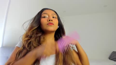 Follow me on instagram and twitter as correaktnees online show from December 2024 08:29:01 AM