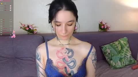 Snapshot of katrina_h0w chatting on April 2026 03:35:01 AM katrina_h0w online show from April 2026 03:35:01 AM