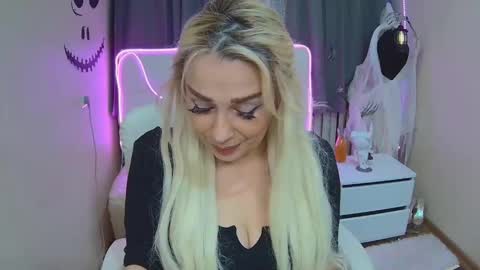 Snapshot of katrinacharm chatting on October 2025 12:15:02 PM katrinacharm online show from October 2025 12:15:02 PM