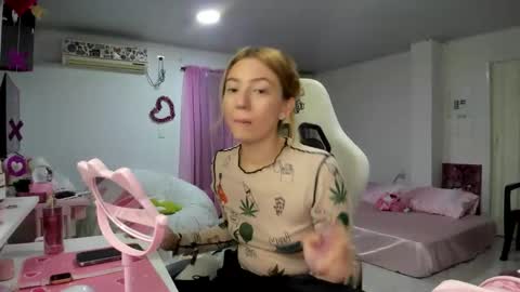 Snapshot of katrinrosex chatting on February 2026 04:13:02 PM Katrin online show from February 2026 04:13:02 PM