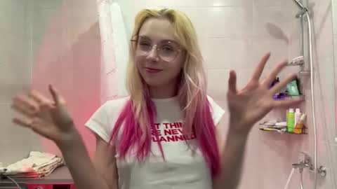 Snapshot of katrinsweets19 chatting on December 2025 06:24:02 PM Katrin online show from December 2025 06:24:02 PM