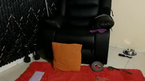 Snapshot of katt_bdsm chatting on September 2025 05:03:02 PM Katt  online show from September 2025 05:03:02 PM