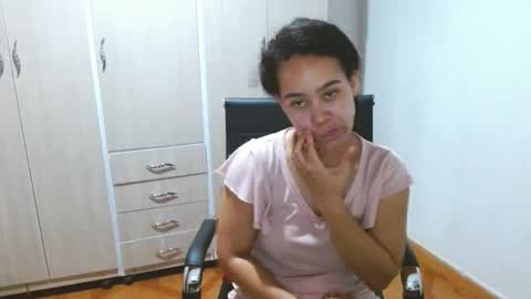 Snapshot of katticloos chatting on April 2026 04:01:01 AM katticloos online show from April 2026 04:01:01 AM