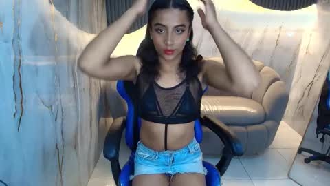 Snapshot of katty_berry_r chatting on October 2025 07:44:02 PM Katty online show from October 2025 07:44:02 PM