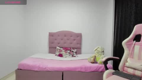 Katty online show from November 2025 12:22:02 AM