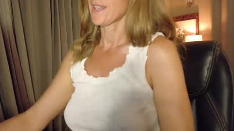 Snapshot of katy_mmm chatting on April 2026 02:23:01 AM Katy online show from April 2026 02:23:01 AM