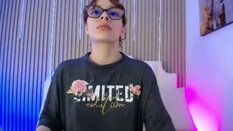 Snapshot of katy_van chatting on July 2026 08:33:01 PM Katy Van online show from July 2026 08:33:01 PM