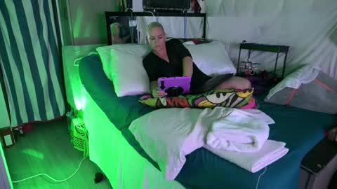 Snapshot of katycouple69 chatting on March 2026 07:12:02 AM katycouple69 online show from March 2026 07:12:02 AM