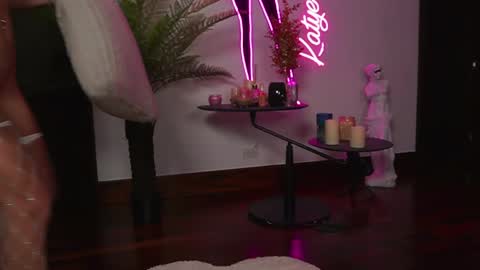 Snapshot of katyerave chatting on April 2026 08:07:02 PM Katyerave online show from April 2026 08:07:02 PM