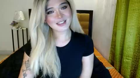 katykiat online show from December 2025 05:19:02 PM