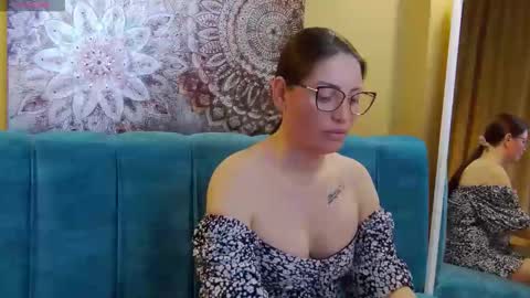 Snapshot of katylinee chatting on April 2026 04:45:01 PM Katyline online show from April 2026 04:45:01 PM