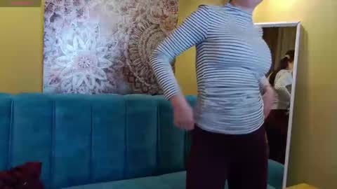 Snapshot of katylinee chatting on April 2026 03:50:02 PM Katyline online show from April 2026 03:50:02 PM