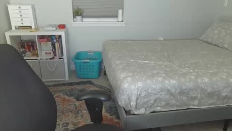 Snapshot of katynowhere chatting on April 2026 03:17:01 AM Katy online show from April 2026 03:17:01 AM