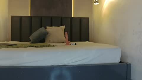 katyrataylor__ online show from April 2026 11:37:01 AM