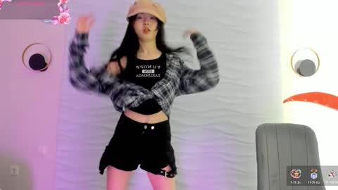 Snapshot of kawai_mai chatting on December 2025 02:37:02 PM mai online show from December 2025 02:37:02 PM