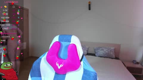 Snapshot of kawaii_power_uwu chatting on January 2025 08:04:01 AM Kira-chan  online show from January 2025 08:04:01 AM