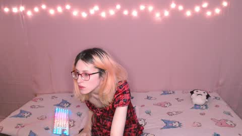 Snapshot of kawaii_tiffy chatting on April 2026 04:01:01 PM Tiffany online show from April 2026 04:01:01 PM