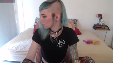 Snapshot of kawaimisfit chatting on December 2024 04:25:01 PM luna   online show from December 2024 04:25:01 PM