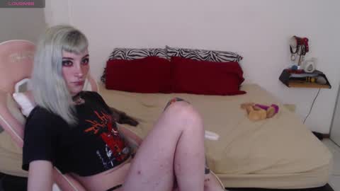 Snapshot of kawaimisfit chatting on January 2025 05:23:01 AM luna   online show from January 2025 05:23:01 AM