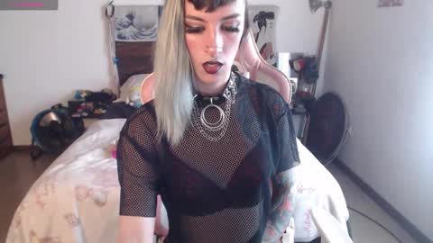 Snapshot of kawaimisfit chatting on October 2025 08:50:01 PM luna   online show from October 2025 08:50:01 PM