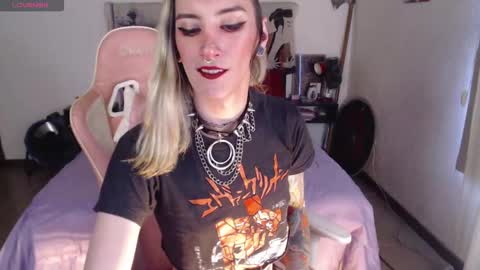 Snapshot of kawaimisfit chatting on October 2025 09:06:01 PM luna   online show from October 2025 09:06:01 PM