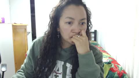 Snapshot of kawit1 chatting on April 2026 07:42:01 PM Khawit online show from April 2026 07:42:01 PM