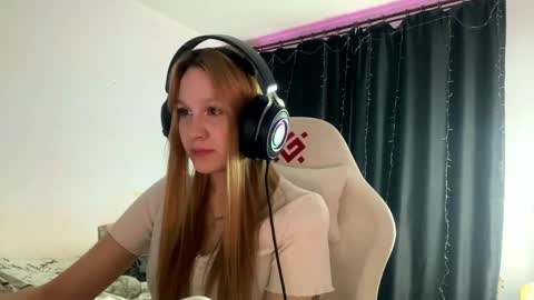 Amia online show from April 2026 07:07:02 PM