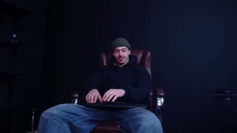 Snapshot of kaydendrew chatting on December 2025 05:23:01 AM KaydenDrew online show from December 2025 05:23:01 AM