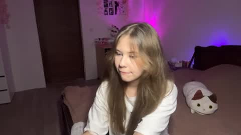 Nyelle online show from May 2026 06:09:01 PM