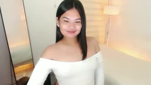 Snapshot of kayleepinay chatting on March 2025 12:32:01 AM Y O U R        F U T U R E       K A Y L E E  online show from March 2025 12:32:01 AM