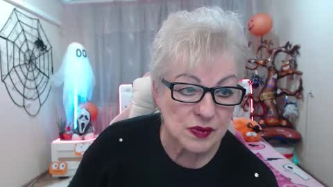 kaylesmoll online show from November 2025 07:46:02 PM