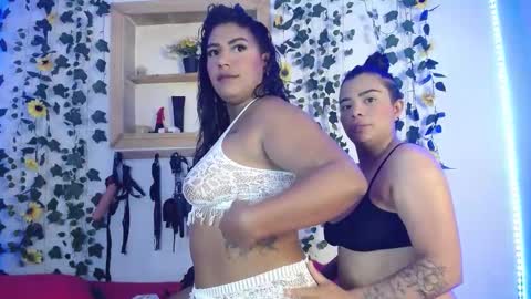 Snapshot of kaylie_and_dakota_ chatting on September 2025 01:54:02 AM kaylie and dakota  online show from September 2025 01:54:02 AM