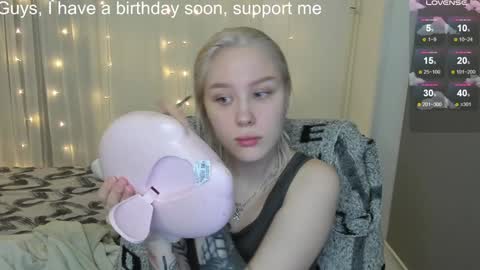 Snapshot of kebesheska chatting on February 2025 01:45:01 AM Seb Polly Roxy Jonny online show from February 2025 01:45:01 AM