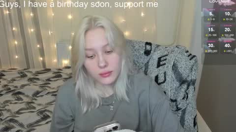 Snapshot of kebesheska chatting on February 2025 04:58:01 PM Seb Polly Roxy Jonny online show from February 2025 04:58:01 PM