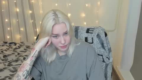 Snapshot of kebesheska chatting on February 2025 04:55:01 PM Seb Polly Roxy Jonny online show from February 2025 04:55:01 PM